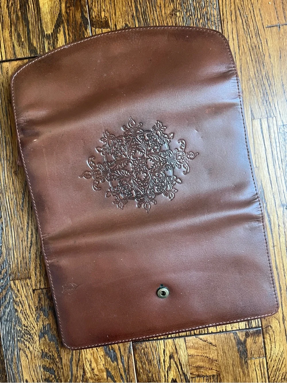 Levi’s Leather Clutch Wallet with Scroll Logo - Brown